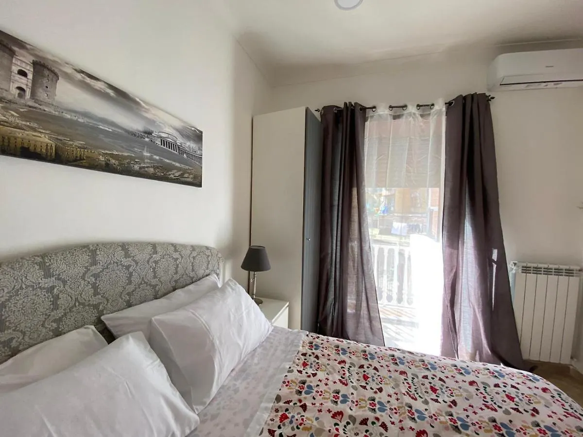Hotel Falù Napoli centro camera con cucina e bagno privato Italia